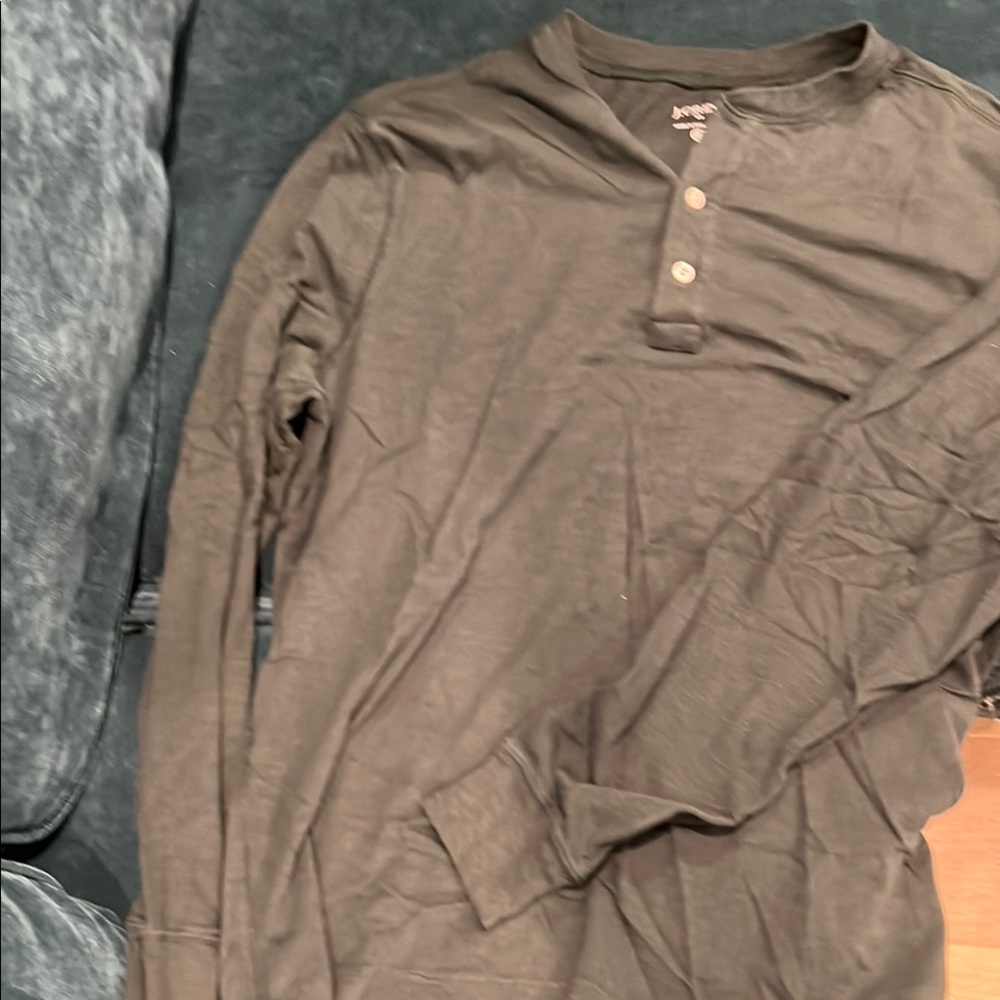 American Eagle Outfitters Black Long Sleeve Tee